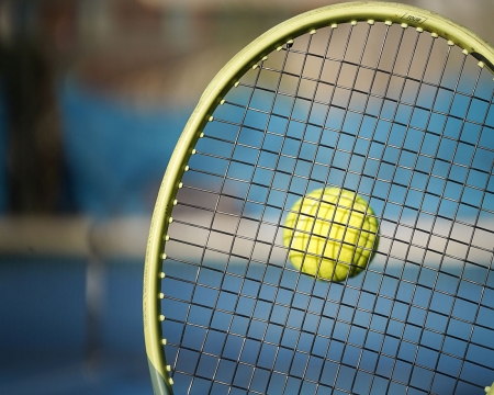 Tenis galeri - kort ve oyun alanı